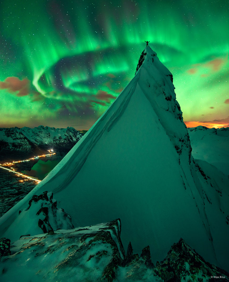 Polarlicht über dem Austnesfjord bei Svolvær auf den Lofoten in Norwegen.